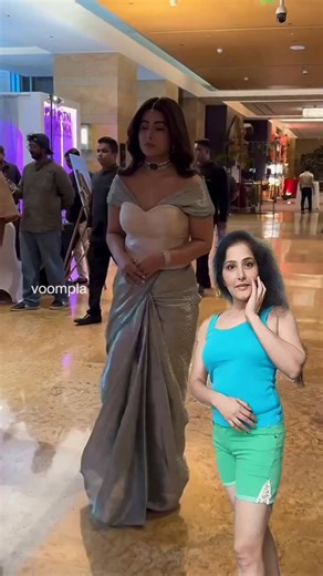 Needle Talk on Instagram: "Let's convert a regular saree drape into @realhinakhan party drape in 18 seconds * Take the palla from inside the blouse * Bring it to the right shoulder from the left shoulder. * Keep it loose * Pin it to the blouse on both the shoulders Party look is ready. Prefer a corset to give the exact look #realhinakhan #hinakhan #sareedraping #ᴘᴀʀᴛʏʟᴏᴏᴋ #sareestylist #sareestylingtips #sareestyling #sareedraping #sareedrapping #sareedrapping #sareeblogger #lookbook"