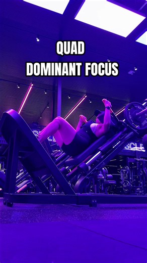 Quad Dominant Focus 1️⃣ Hack Squats 4 sets x 10 reps 2️⃣ Machine Seated Leg Extension 4 sets x 10 reps 3️⃣ Barbell Back Squats 4 sets x 10 reps I hope ya’ll enjoy this workout🫶🏼 #quads #lowerbodyworkout #gymworkout #fitness #legday