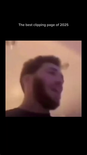 Daily Clipping on Instagram: "日本利用压电瓷砖将脚步转化为电能。这些瓷砖捕捉来自你脚步的动能。当你行走时，你的重量和动作会对瓷砖产生压力。瓷砖会轻微弯曲，从而产生机械应力。瓷砖内部的压电材料将这种应力转化为电能。每一步都会产生少量电荷，而数百万步结合在一起就能产生足够的电力来驱动 LED 灯、数字显示屏和传感器。在像涩谷车站这样繁忙的地方，每天大约有 240 万个脚步为这一系统作出贡献。这些电能可以被储存或立即使用，从而减少对传统电力来源的依赖，并支持可持续的城市基础设施。这种方法将日常运动转化为实用的可再生能源 #日本 #知识 #事实 #你知道吗 #推荐 #科技 #创新 #历史 #技术 #实验 #热门"