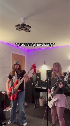 Milo had an idea at band practice #altmusic #2000srock #bandsoftiktok #bandpractice #band