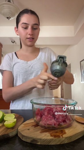 Delicious Poke Bowl Recipe with Tuna and Cauliflower Rice