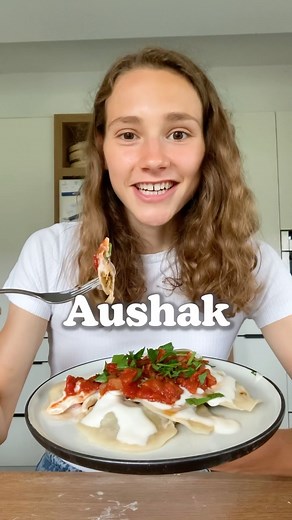 Maya / plant-based food and recipes | AUSHAK 🥟Afghan vegetable dumplings😋 Aushak are Afghan dumplings usually filled with scallions and leek, topped with a meaty sauce and... | Instagram