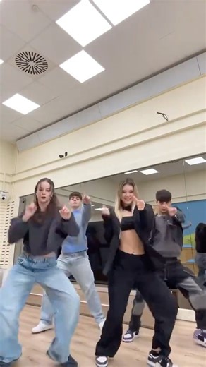 MARIA ROSARIA DANCES WITH PIER, ANNA, AND ALEX! #mariarosaria #anna #alex #pierpaolo #friends #fr...