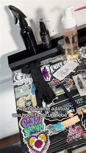 Tatuajes significativos de huellitas de bebé