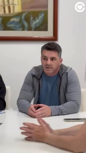 SIEMPRE CON NUESTRA GENTE 🫂🥰 🤝 Con el Gobernador Axel Kicillof y el Ministro de Desarrollo de la Comunidad Andrés Larroque, articulamos políticas que generen más oportunidades para castellenses. Entregamos más ayudas habitacionales a vecinos de nuestra ciudad 💵 🗓️ Días atrás entregamos 200, y ahora estas nuevas, para que familias de Castelli puedan mejorar, reacondicionar y embellecer sus viviendas. Son 800 mil pesos que devolverán en cuotas sin interés, que irán a un fondo común para poder