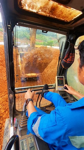 How I operate the SANY SY465H Excavator Loading truck on a barge. Nickel soil material #construction #automotiverepair #strength #fblifestyle | Yobert Bara Kiding
