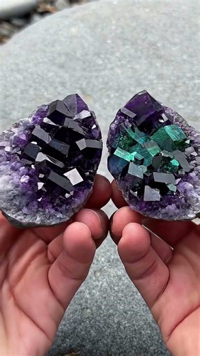 ALIEN GEOMETRY in a River Stone! 🧊👽 #Shorts #naturalamethyst