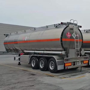 [Hot Item] Oil Tank Truck Can Refuel or Transport Oil with Pump