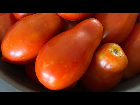 How to make homemade tomato sauce// food mill works wonders