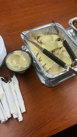 Machine Shed Restaurant brought lots of delicious food on their visit🤤 | 96.5 WKLH