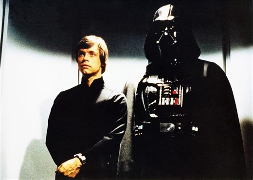 Star Wars : le célèbre sabre laser de Dark Vador est à vendre et il coûte un bras (pas celui de Luke)