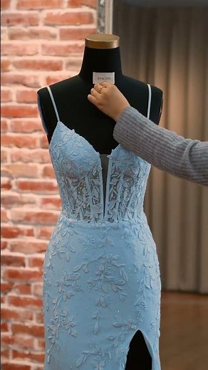 A prom dress that definitely doesn't feel shy, but feels so right! ✨🤔😄
