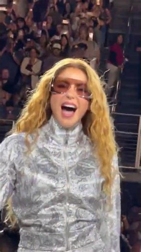 Shakira - Opening Act / Camina Con La Loba (Live in LMYNL World Tour in Atlanta, Day 1) #shakira