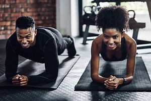 10 Minuten-Workout: Abwechslungsreiches Oberkörper-Training mit Pamela Reif