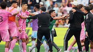 Miami's Luis Suárez apologizes for spitting on Seattle staffer