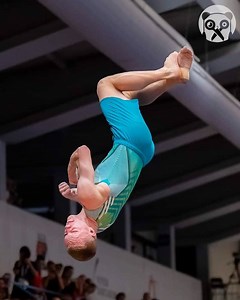 Professional gymnast performs incredible jumps Partner: ethan_tumbler | Crafty School