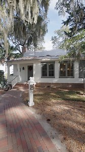 Our river view cottage suites offer a quiet kind of holiday. Mornings begin by the May River, evenings end in a deep soaking tub, and every moment in between is wrapped in festive joy and Southern hospitality. | Montage Palmetto Bluff