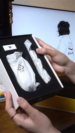 Jihane 🇲🇦🇺🇸 on Instagram: "CODE PROMO “JEJE” for 5% Off Unboxing my Helix Ultralight 8k!!!💛 #unboxing #mouse #gaming #morocco #maroc"