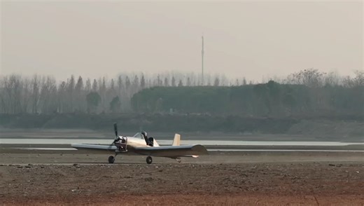国内第一架首飞成功的 Hummel UC 超轻型飞机 Approach and Landing