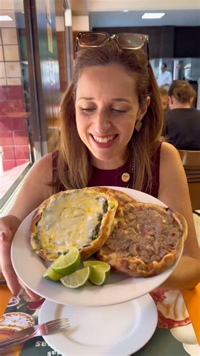 As esfihas mais famosas do Brasil eleita por 6 vezes a melhor de SP