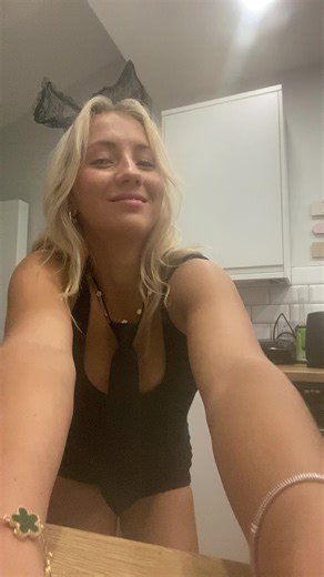 aimee (@ai.meerobinson)’s videos with No one caressss - tagosgf