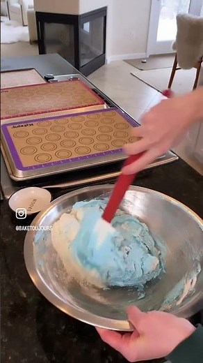 French macarons! Full tutorial on my channel! #macarons #macaronirecipe