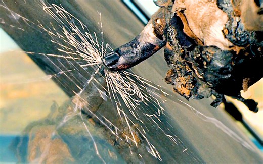 【C4D教程】超帅的C4D玻璃破碎动画，一学就会！