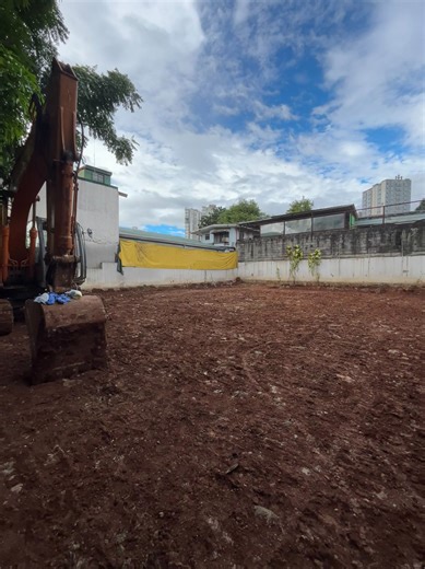 🏗️ Demolition project completed successfully 🙏 Our client is fully satisfied with the results of the demolition contract. Now moving forward to the next phase excavation of footings. 📍 Project Location: Dr lazcano timog, quezon city 📋 Scope of Work: ✅ Complete structural demolition down to ground zero ✅ Thorough site clearing and removal of all demolition debris — Looking for a Reliable Demolition Contractor? Choose EML Enterprises — your trusted partner in delivering demolition services wit