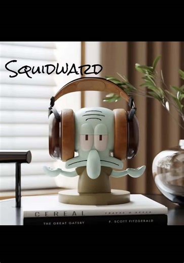 🐙Squidward Headphone Holder 🪀Filament: PLA @spectrumfilaments 👨‍🎨Design By @vittoriaprint 📂File in Bio 💅PLA Glue By @arka.kraftprotz ⏰ Print Time : 8,2h 🖨️Printer: Bambulab P2S 💻Slicer:Bambu Studio 〰️Layer Height 0.2 mm 🌀7% Infill. 🔱 Supports #printwarrior #3dprinting #art #bambulab #squidward
