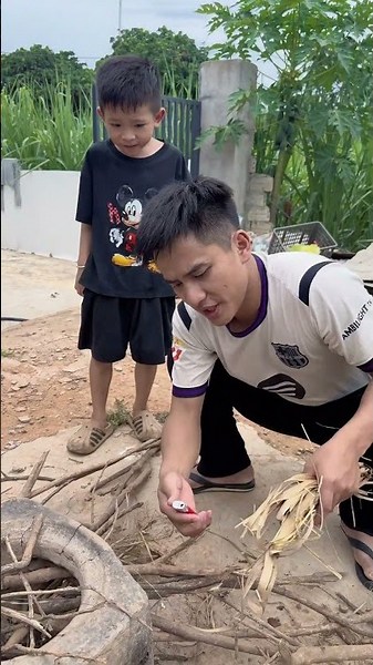 Đây là bật lửa hay là cái súng nước | Tippi Vips #tippitv #tippivips