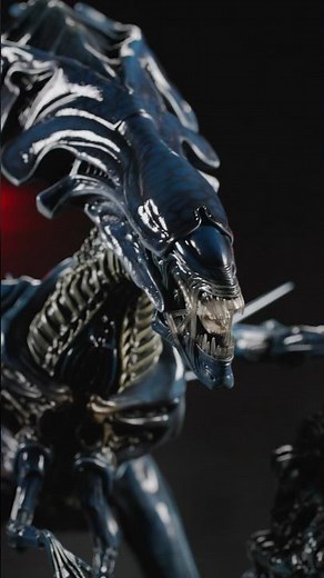 HUGE Alien Queen Unboxing 😲