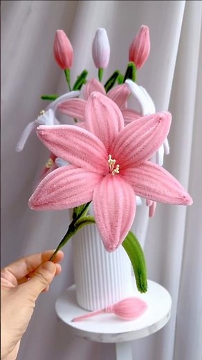 DIY Pipe Cleaner Lily 🌷 Easy Tutorial