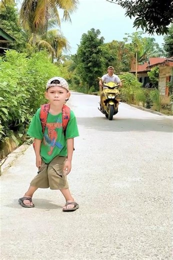 Clever School Boy’s Funny Trick 😅 | Unexpected Ride on a Motorcycle 🛵🎒