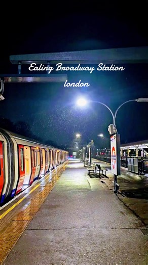 Ealing Broadway Station 🌹 London🌹