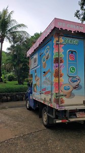 Le camion de crème glacée, prise 2!! Nous avons testé et bien aimé!!! Un super bon sandwich à la crème glacée faite maison. ☺️ Il passe chaque mardi à la porte de nos condos, vers 1h pm. 📍Playa del Coco, Costa Rica | 2 Expats au soleil