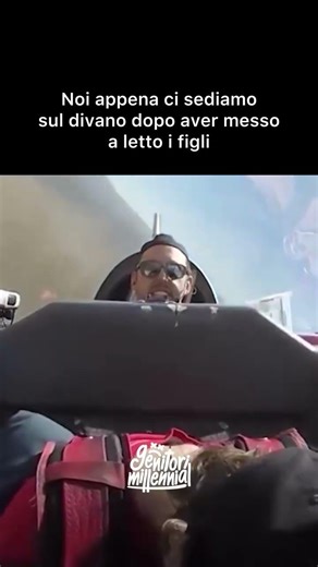 Noi appena ci sediamo sul divano per guardare la tv, dopo aver messo a nanna tutti i