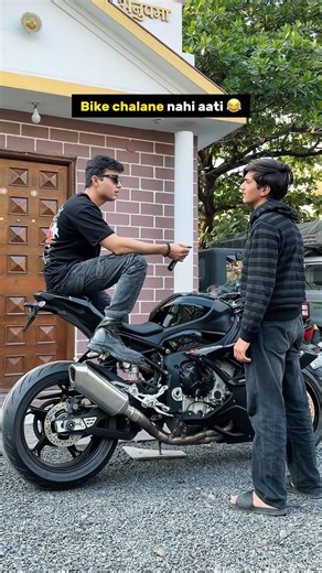Dost ko bike ride karna nahi aati 😱| Wait for it 💀😂| #s1000rr #viralvideo |
