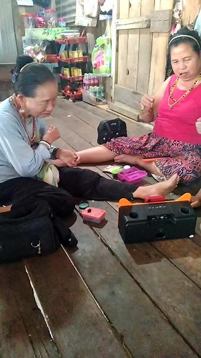 Crafting Together: A Relaxed Indoor Scene