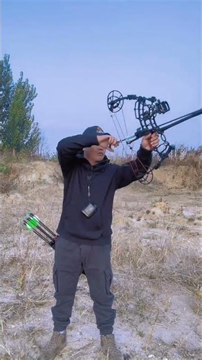 Do you like this short-axle, dual-purpose hunting compound bow? #archery #outdoors #hunting #deer