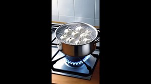 30K views · 11 reactions | Bunica mea fierbe mereu usturoi. Când am descoperit de ce face asta, am fost surprinsă, pentru că nu mai văzusem așa ceva . Acum o fac și eu și sunt încântată de această trucărie . Vă explic la ce este bun usturoiul fiert ‼️ | nuepanica.net | Facebook