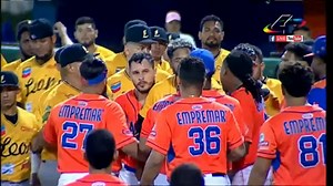 560K views · 20K reactions | Tiendas KD informan que tienen descuentos especiales en esta semana y que hoy Se calentaron los ánimos en Rivas ⚾️ Las Reglas NO Escritas en el béisbol cobraron factura, multas y expulsiones en ambos equipos. ( Y vale la aclaración que el pleito no era con Ofilio Castro. ) #deportesvip #seguridadvial #CompartirEsAyudar Juan Bolas Leones De LEON - Oficial | Deportes VIP | Facebook