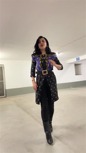 Call Versace: Request for Dress Return