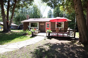 28 reactions | Check Out This Beautiful Bruce Peninsula Turn-Key Cottage! 16 - Lakefield Avenue, Oliphant $454,000 For More Pics & Info Visit: PeakPointRealEstate.ca #Oliphant #Cottage #BrucePeninsula #Getaway | Amber Jenings, PEAK Point Real Estate Brokerage | Facebook