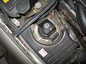 Proper tools to hold shock absorber shafts