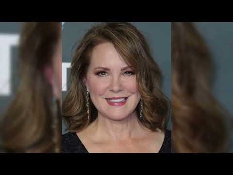 Make Sure You're ALone Before Looking At Elizabeth Perkins's TOPLESS Pics