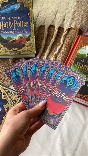 Las ediciones ilustradas interactivas marcaron una forma distinta de vivir Harry Potter ❤️ Hoy, justo donde la historia da un vuelco, vuelve la ilusión de completar una colección que muchos creímos imposible. 🪄📚 La preventa de Harry Potter y el Cáliz de Fuego ya está abierta. Elige cómo vivir esta edición. ✨ 👉 Escribe “CÁLIZ” en los comentarios y te envío la información por mensaje directo 💌 | Oculus Store
