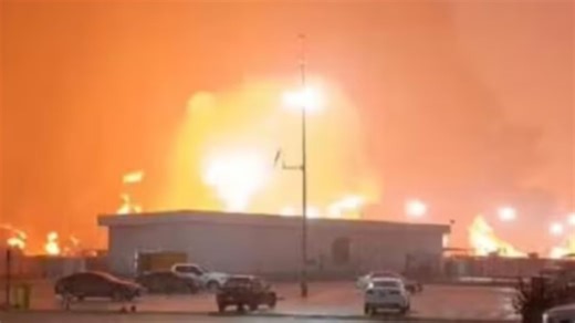 Terrifying moment huge fire rips through oil refinery killing 5 in Mexico