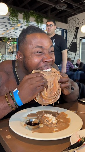 Shark bite those s’mores fountain pancake!🦈 #foodie #sharkbite #pancakes #bigmouth #yummy #delicious #brunch