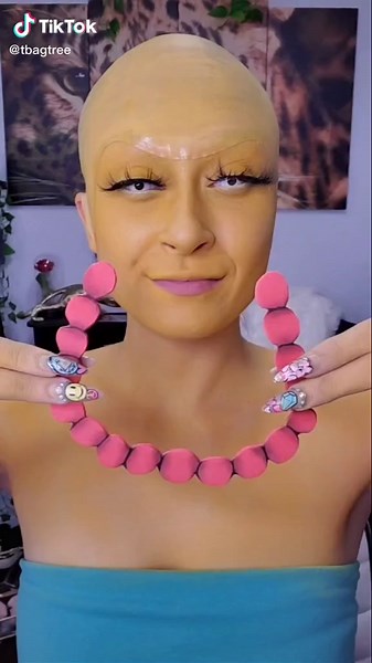 Marge Simpson Makeup Tutorial for Cosplay | The Simpsons Challenge