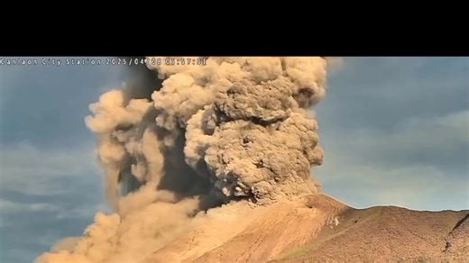 BREAKING NEWS/VOLCANO WARNING Mt. Kanlaon in Negros Oriental nibuto alas 5:51 AM Tuesday morning, April 8, 2025. Video PhilVocs | Cebu Updates